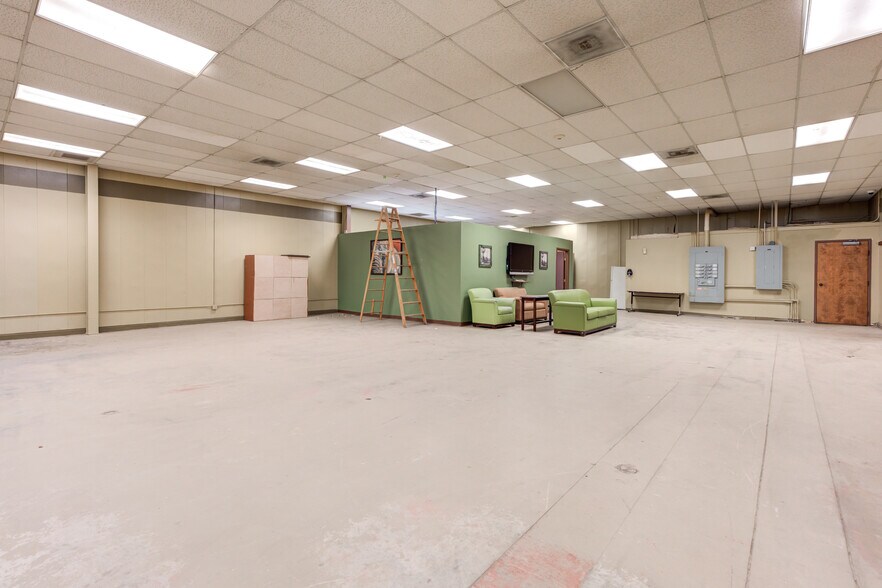 More Photos Of 3802-3806 Interstate 27, Lubbock Office For Sale