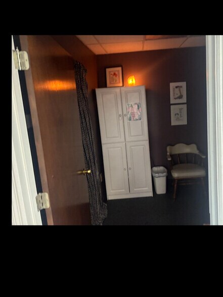 More Photos Of 120 Kaminer Way Pky, Columbia Light Distribution For Sale