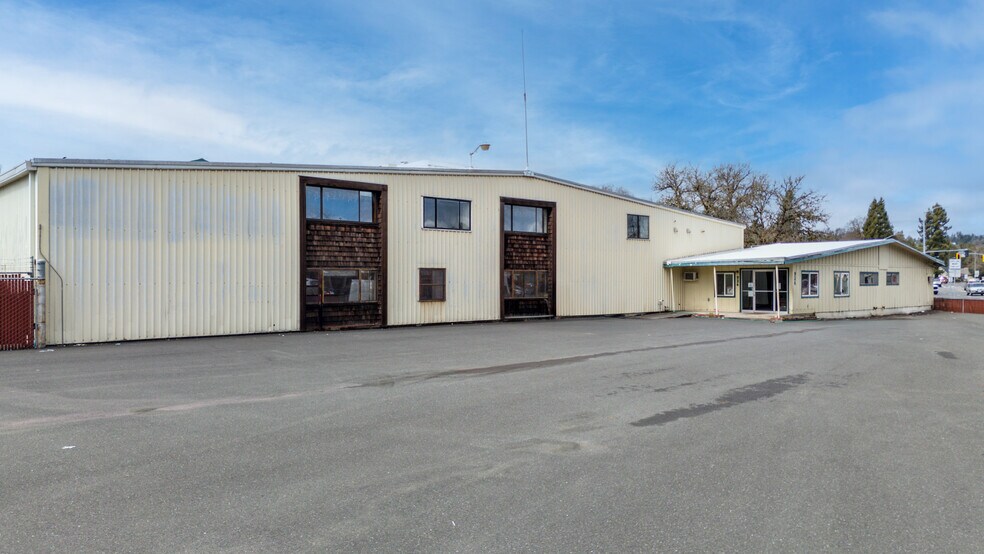 More Photos Of 934 S Main St, Willits Manufacturing For Lease