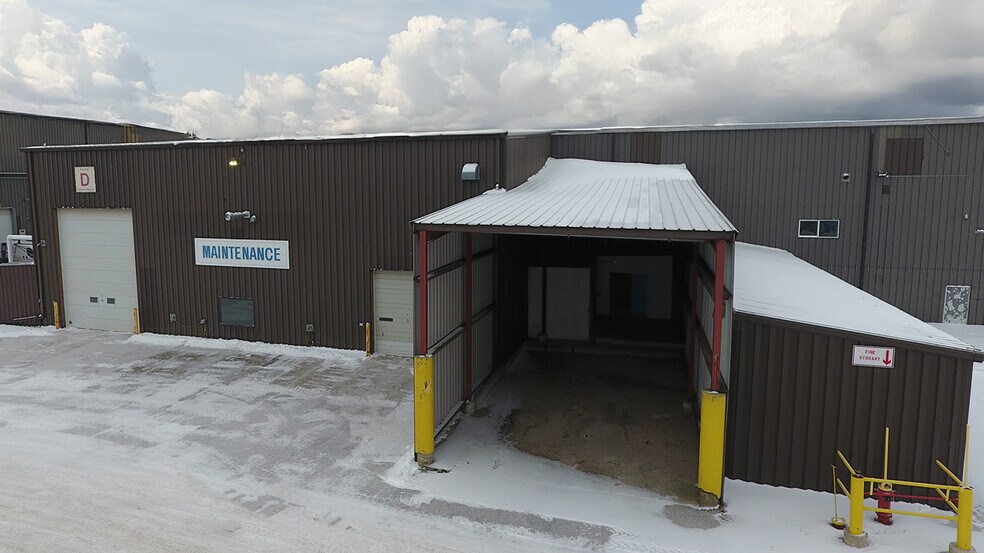 More Photos Of 770 Pandora Av E, Winnipeg Manufacturing For Lease