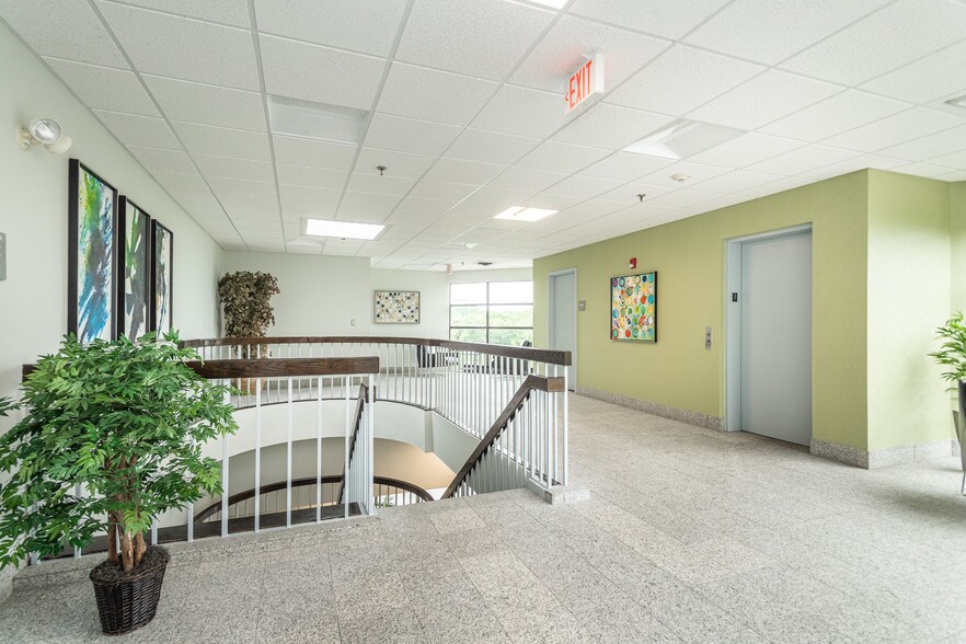 More Photos Of 50 Speen St, Framingham Office For Lease