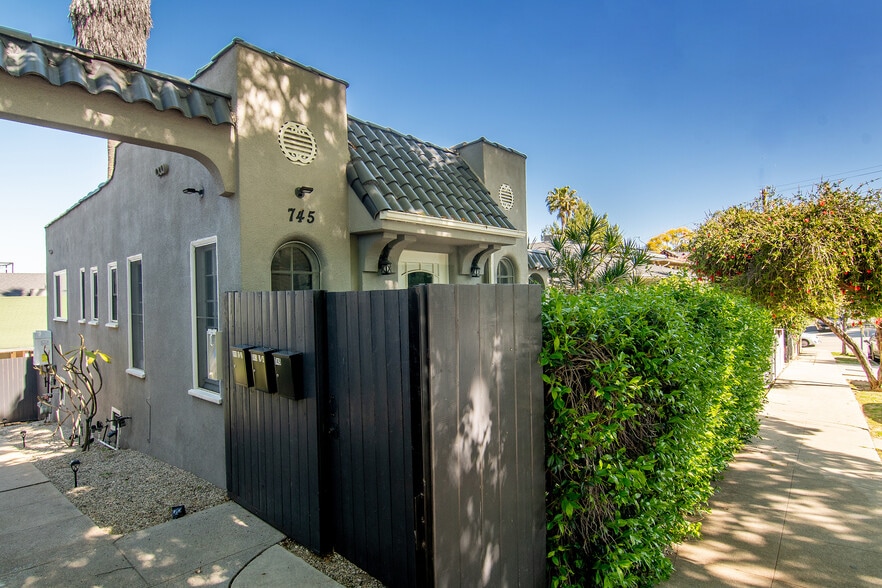 More Photos Of 743-745 Occidental Blvd, Los Angeles Apartments For Sale