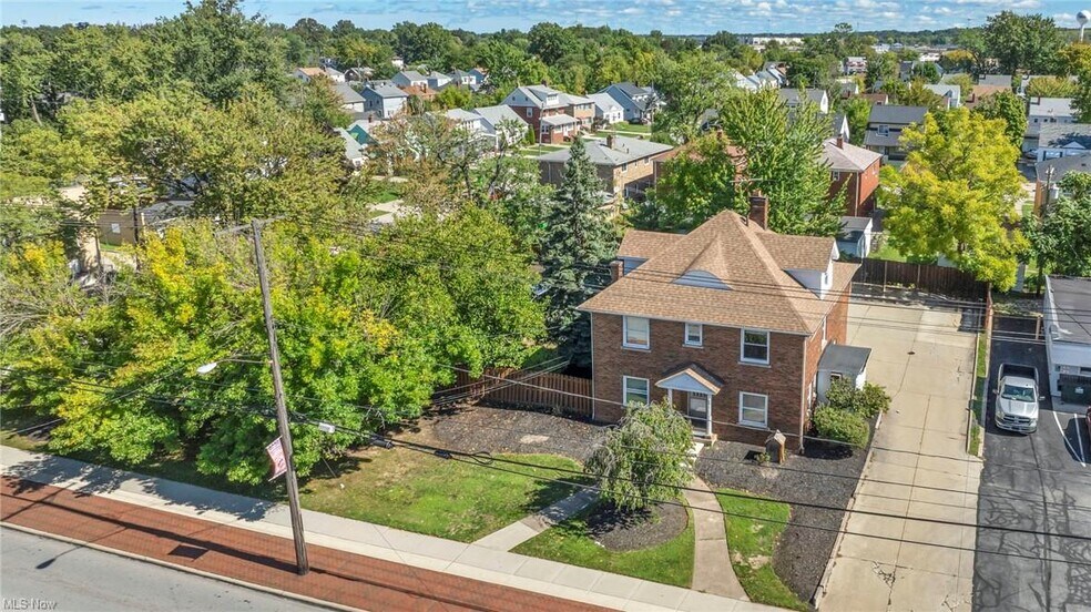 More Photos Of 881 E 222nd St, Euclid Office Residential For Sale