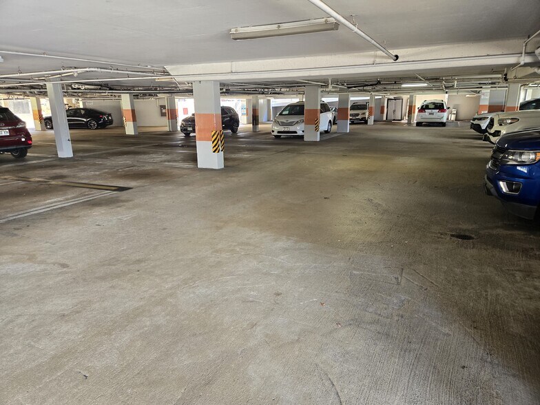 More Photos Of 449 Kapahulu Ave, Honolulu Storefront For Lease