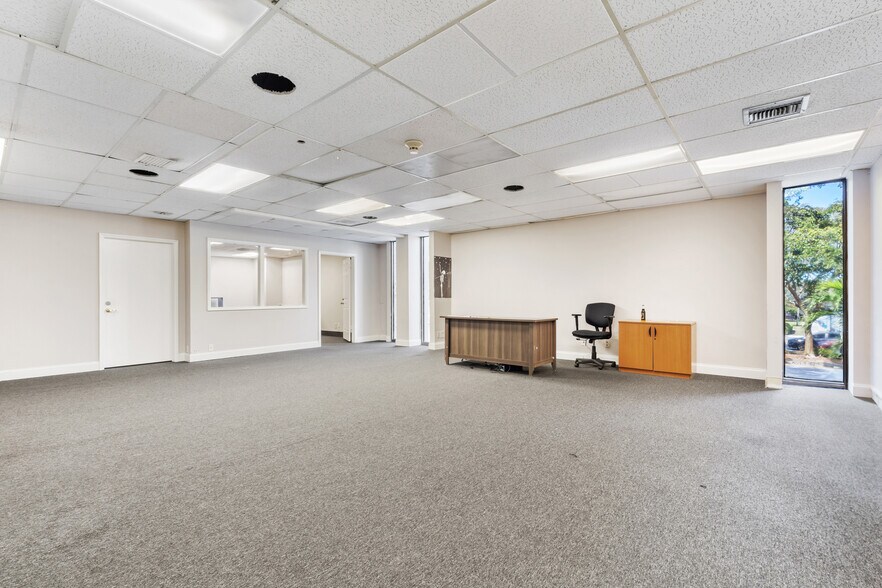 More Photos Of 5100 N Federal Hwy, Fort Lauderdale Office For Sale