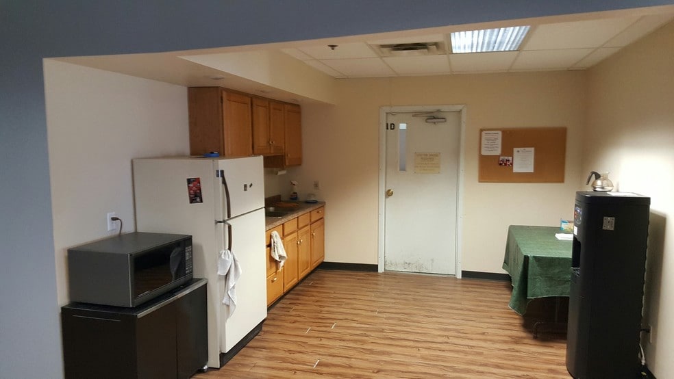 More Photos Of 1735 W 53rd St, Anderson Manufacturing For Sale