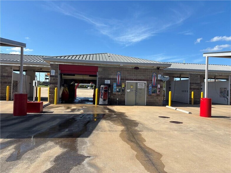 More Photos Of 16 Main St, Farmington Carwash For Sale
