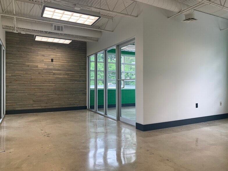 More Photos Of 5502 Peachtree Rd, Chamblee Storefront Retail Office For Lease