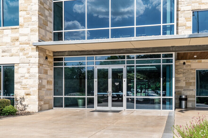 More Photos Of 12515 Research Blvd, Austin Unknown For Lease
