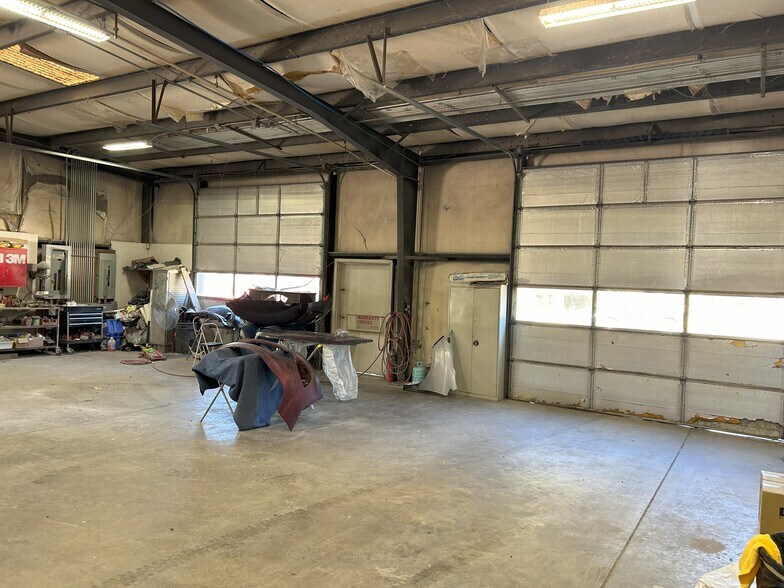 More Photos Of 890 Sleepy Hollow Rd, Powder Springs Warehouse For Lease