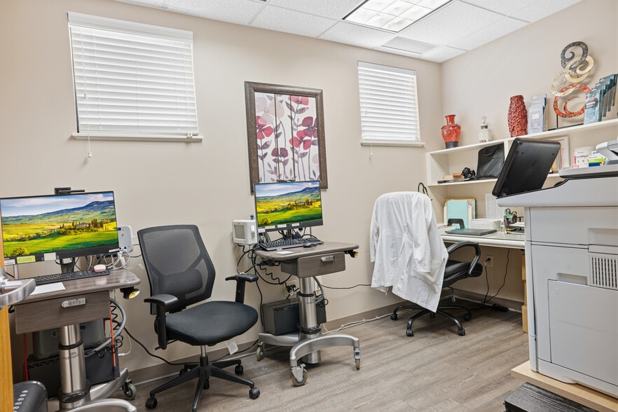 More Photos Of 1729 Lakeland Hills Blvd, Lakeland Medical For Sale