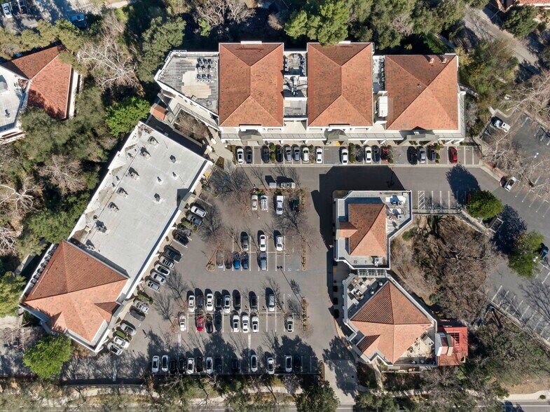 More Photos Of 30105-30135 Agoura Rd, Agoura Hills Unknown For Lease