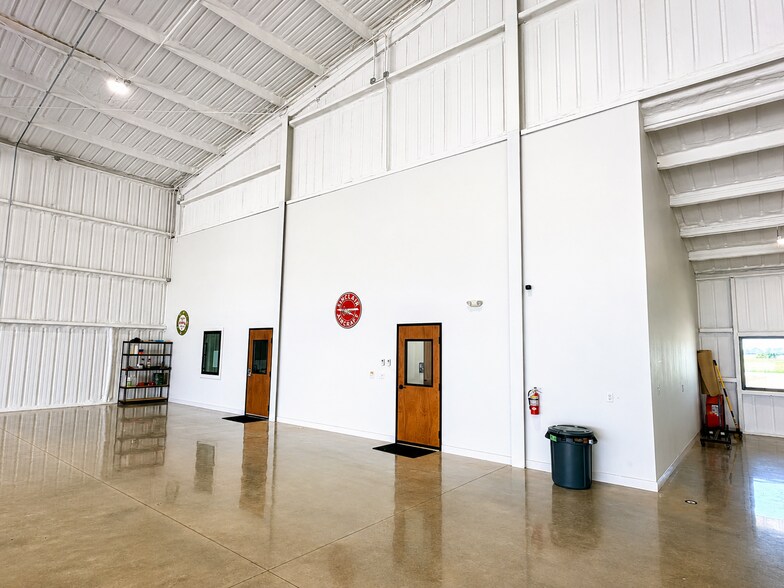 More Photos Of 2408 Airport Rd, Gainesville Airplane Hangar For Sale