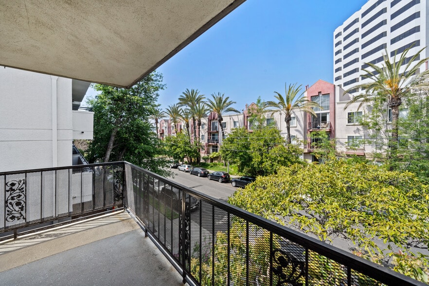 More Photos Of 1236 McClellan Dr, Los Angeles Apartments For Sale
