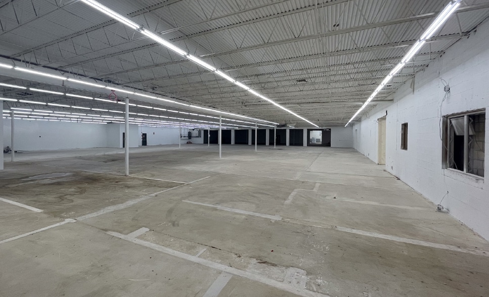 More Photos Of 3601 SE Dixie Hwy, Stuart Warehouse For Sale