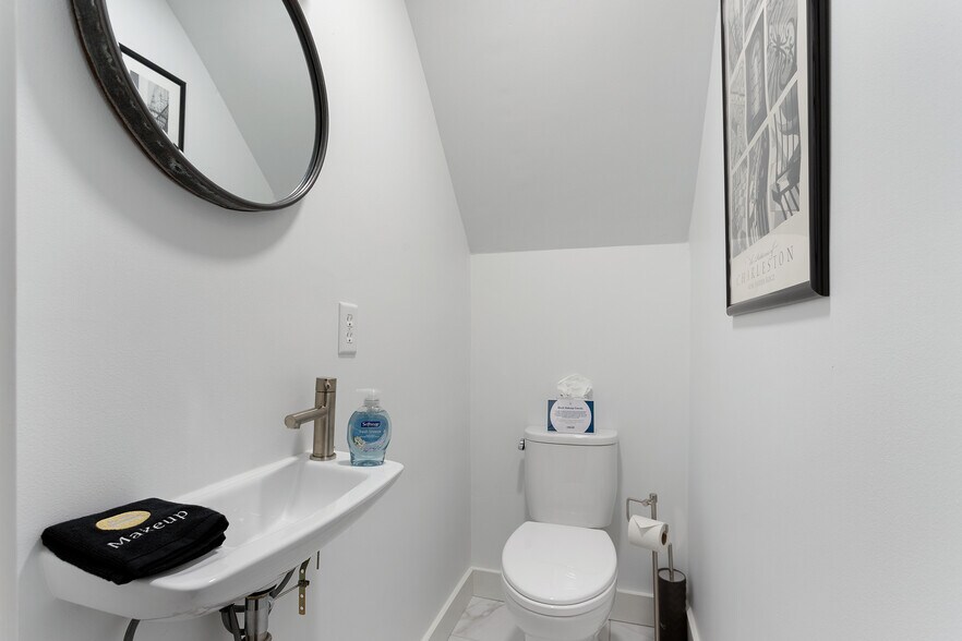 More Photos Of 184 Ashley Ave, Charleston Specialty For Sale