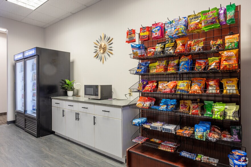 More Photos Of 1750 Valley View Ln, Dallas Office For Sale