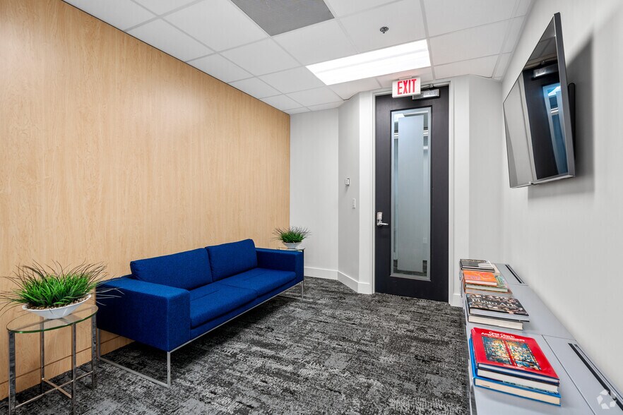 More Photos Of 19495 Biscayne Blvd, Aventura Office For Lease