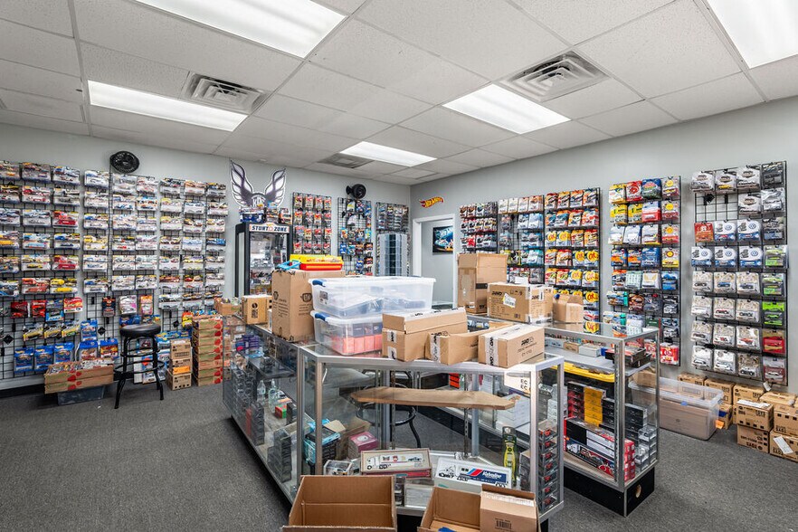 More Photos Of 4200 Dow Rd, Melbourne Warehouse For Sale