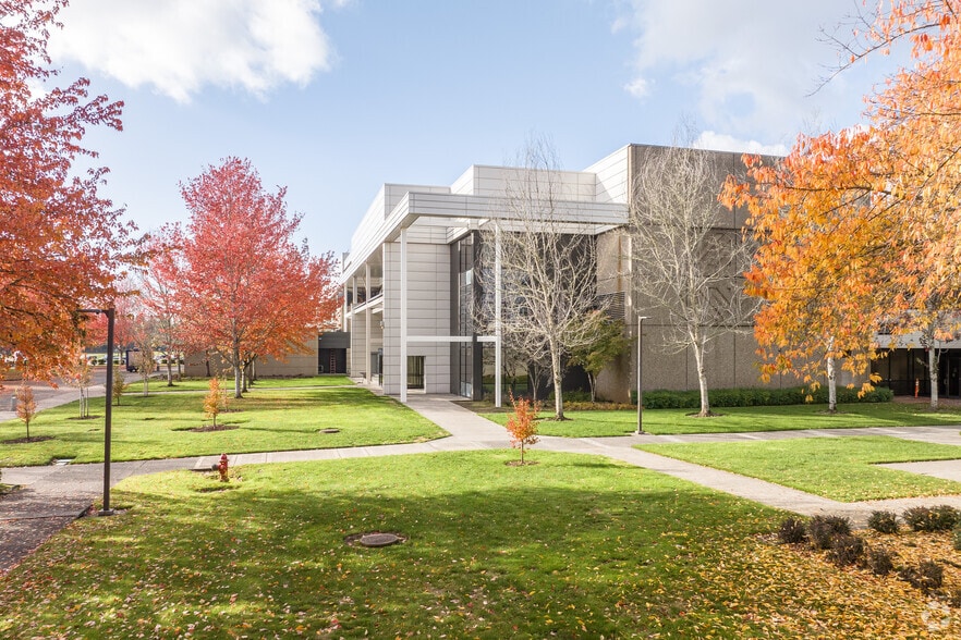 More Photos Of 18110 SE 34th St, Vancouver Light Distribution For Lease