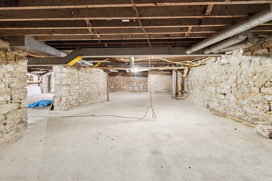 More Photos Of 1017 Washington Ave, Bay City Storefront Retail Residential For Sale