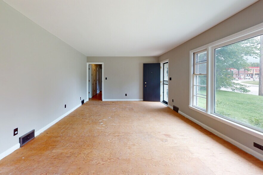 More Photos Of 9212 Preston Hwy, Louisville Office For Sale