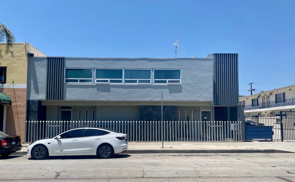 Primary Photo Of 7225 Alabama Ave, Canoga Park Office For Lease