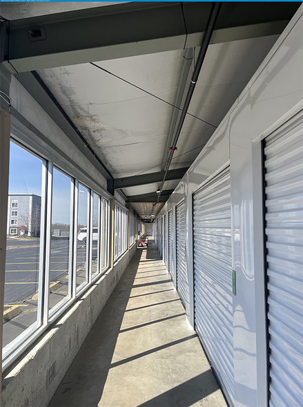 More Photos Of 111 Brian Cir, Saint Robert Self Storage For Sale