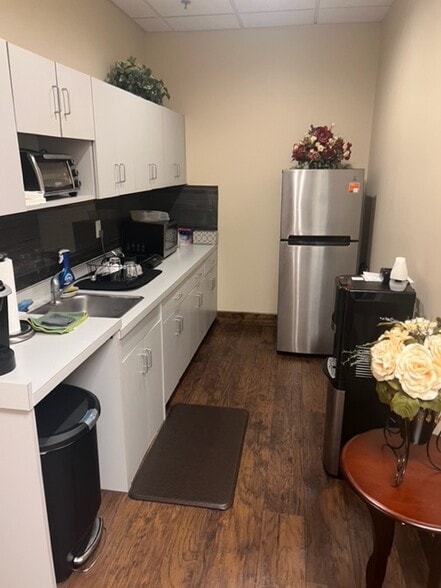 More Photos Of 6000 Metrowest Blvd, Orlando Office For Lease