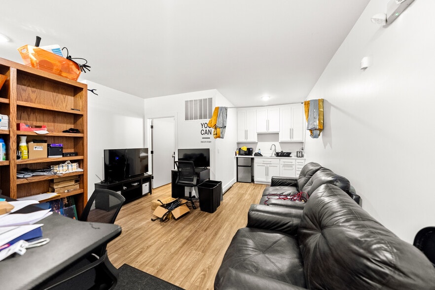 More Photos Of 5914 Troost Ave, Kansas City Flex For Lease