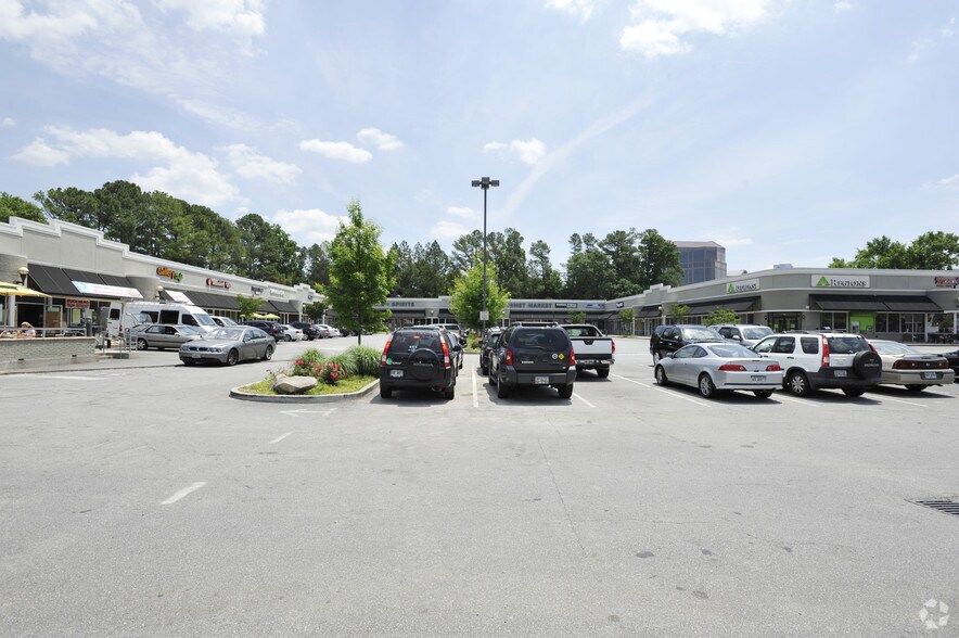 More Photos Of 3655 Roswell Rd NE, Atlanta Storefront For Lease
