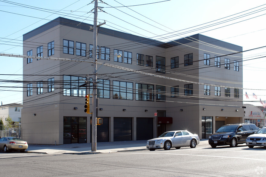 Primary Photo Of 2000 Hylan Blvd, Staten Island Office For Lease