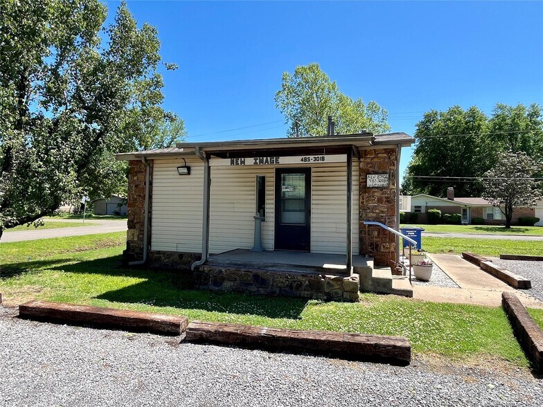Primary Photo Of 1401 S McQuarrie Ave, Wagoner Storefront Retail Office For Sale