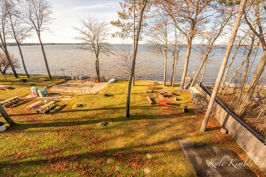 More Photos Of 104 W Houghton Lake Dr, Prudenville Hotel For Sale