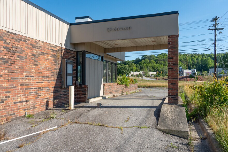More Photos Of 1303 Curtis Bridge Rd, Wilkesboro Fast Food For Sale