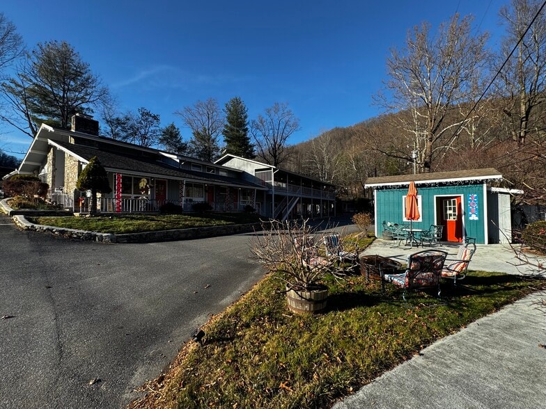 More Photos Of 2878 Soco Rd, Maggie Valley Hotel For Sale