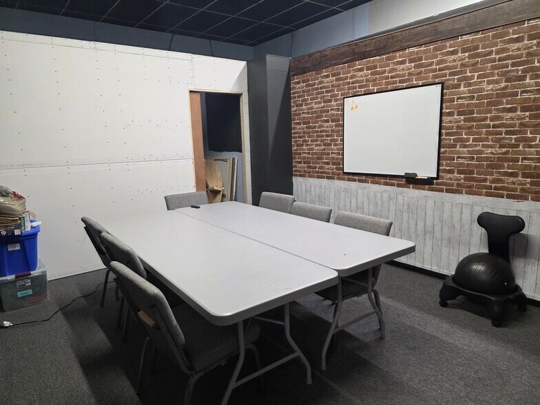 More Photos Of 124 E Front St, Sikeston Flex For Sale