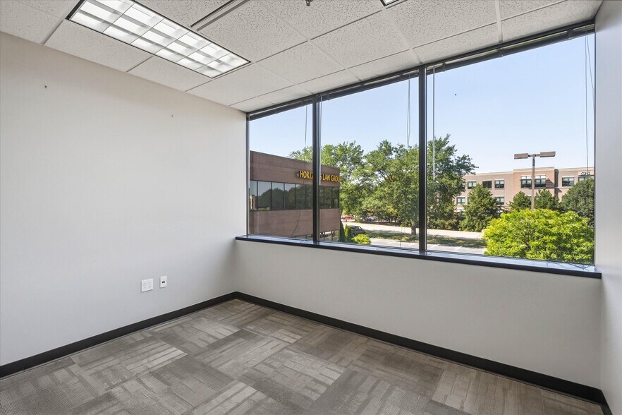 More Photos Of 601-611 N Barker Rd, Brookfield Office For Lease