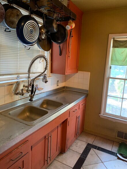 More Photos Of 1826 Wellington Rd, Los Angeles Specialty For Sale