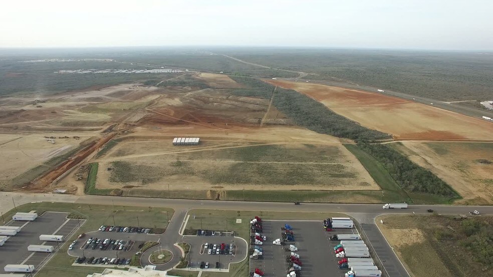Primary Photo Of 610 Vidal Cantu Rd, Laredo Warehouse For Lease