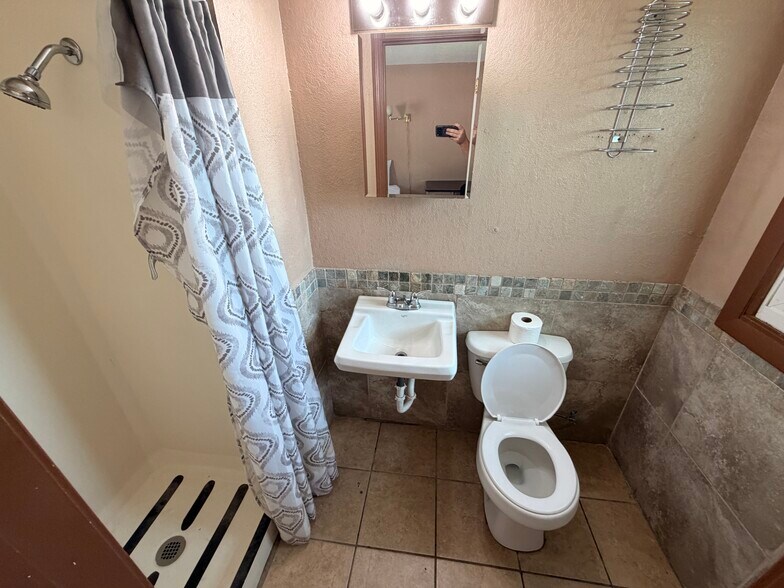 More Photos Of 108 Pearl St, Bedford Hotel For Sale