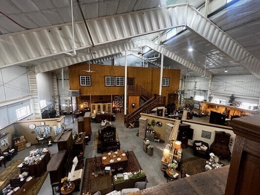 More Photos Of 114 Homestead Rd, Evergreen Showroom For Sale