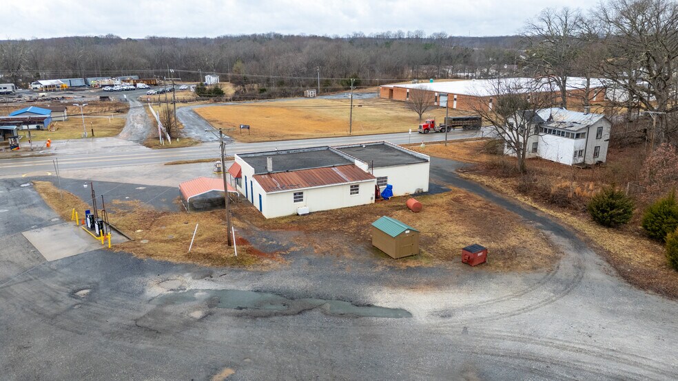 More Photos Of 16855 Oak St, Dillwyn Service For Sale