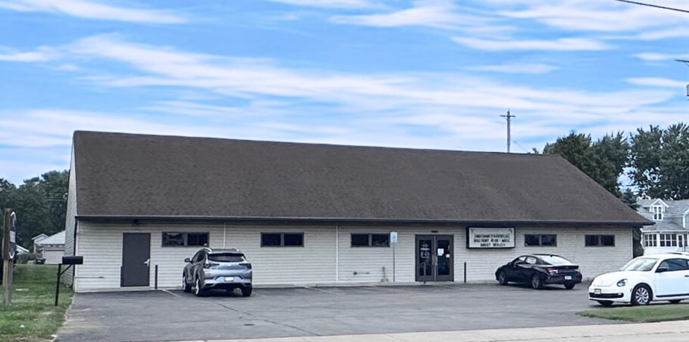 Primary Photo Of 1605 S Main St, Oshkosh Storefront Retail Office For Sale