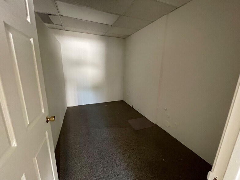 More Photos Of 78105 Calle Estado, La Quinta Storefront Retail Office For Lease