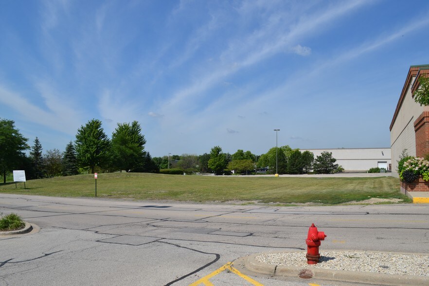 More Photos Of 164 S Gary Ave, Bloomingdale Land For Lease