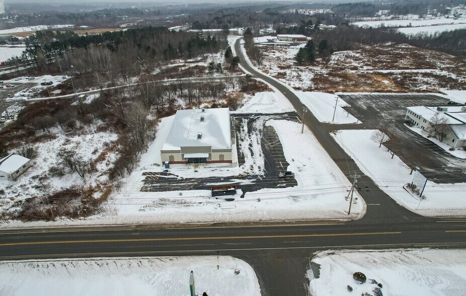 More Photos Of 211 Center Rd, Fairfield Freestanding For Sale