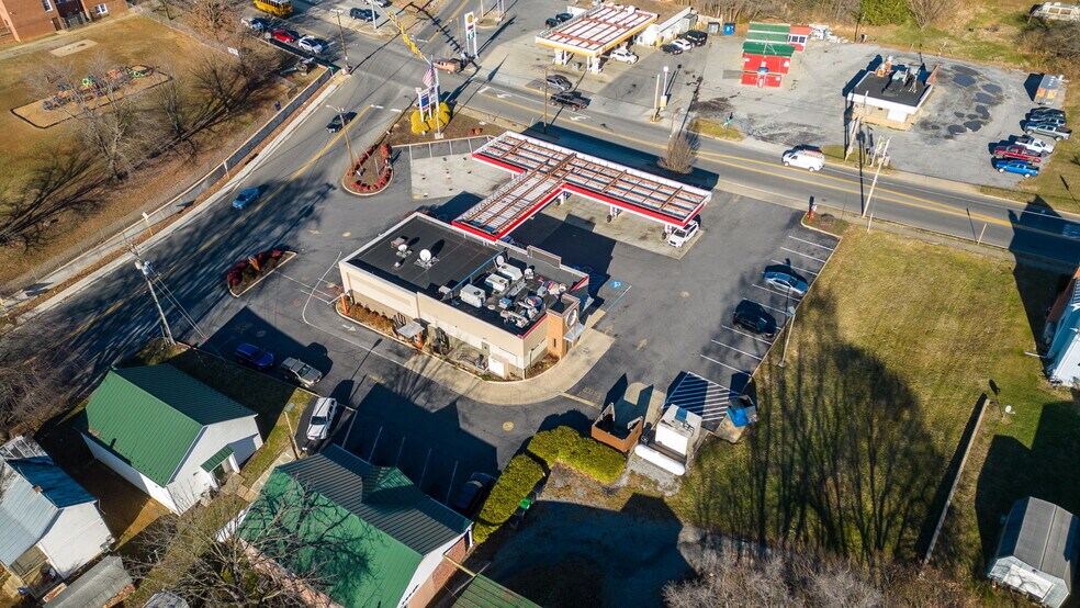 More Photos Of 601 4th St, Shenandoah Fast Food For Lease