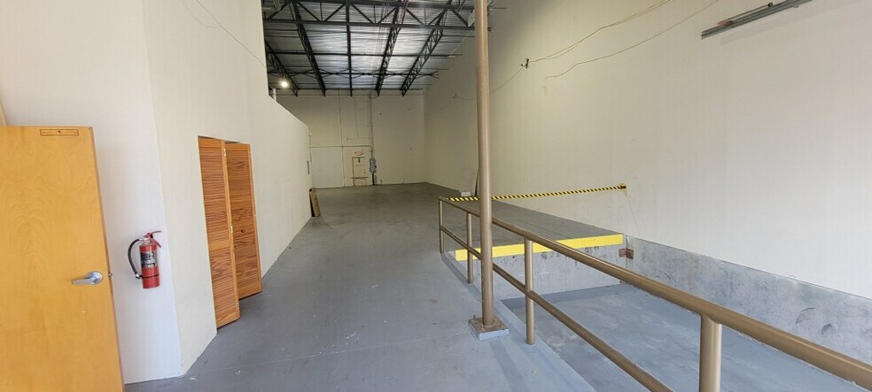 More Photos Of 8750 Exchange Dr, Orlando Warehouse For Lease