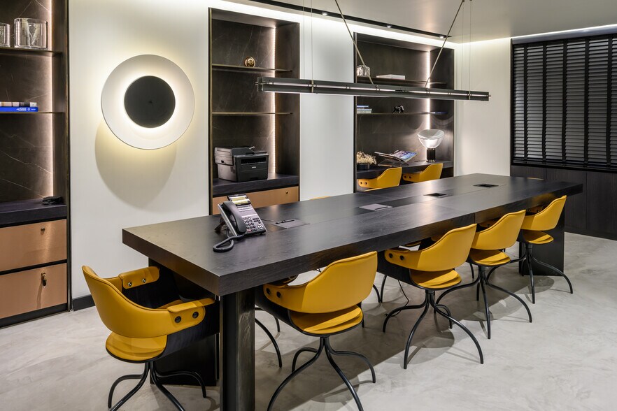 More Photos Of 551 Madison Ave, New York Office For Lease